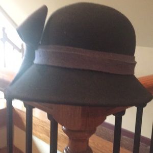 Collection Eighteen women’s wool cloche hat